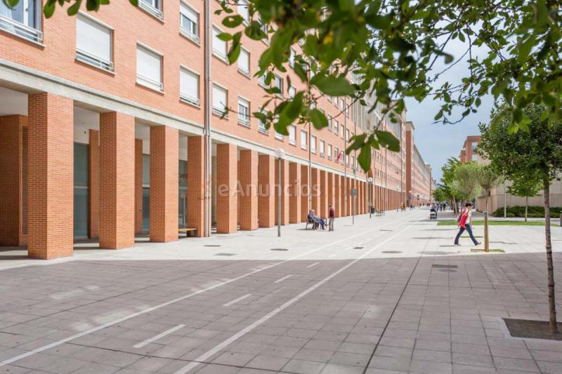 Local Comercial en venta en Paseo Sandua, San Jorge, PamplonaIruña