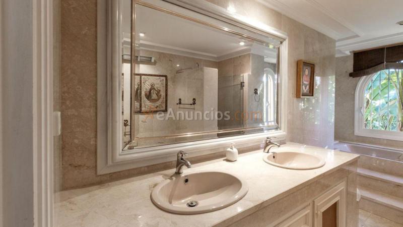 Adosado en venta en  San Pedro de Alcántara, Marbella
