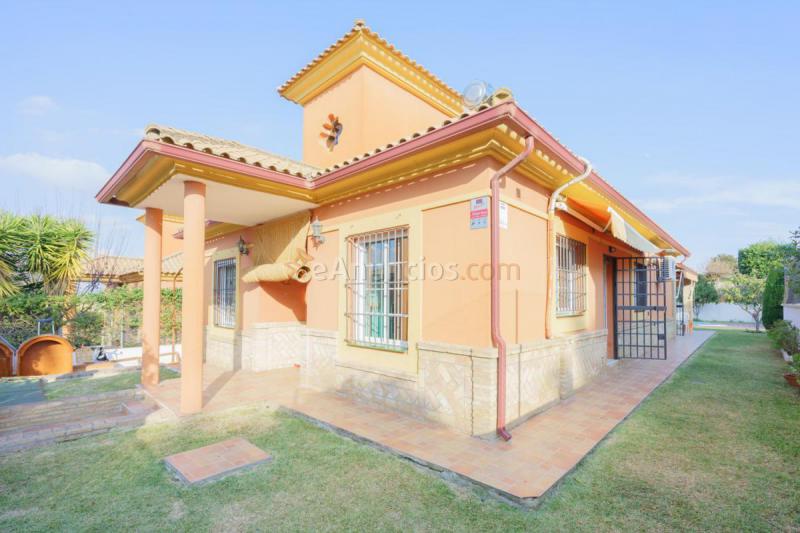 Adosado en venta en  Gines