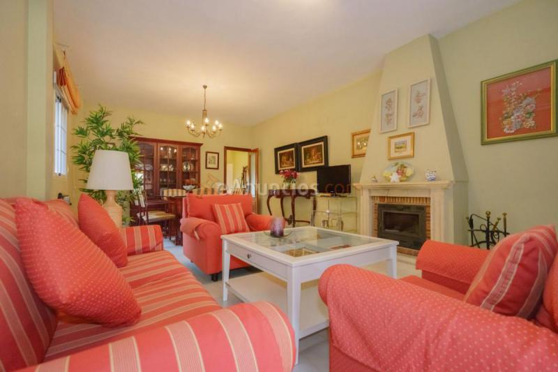 Adosado en venta en  Gines