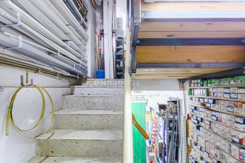 Local Comercial en venta en  Puentelarra, Villa de Vallecas, Madrid