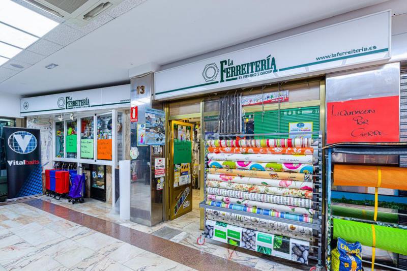 Local Comercial en venta en  Puentelarra, Villa de Vallecas, Madrid