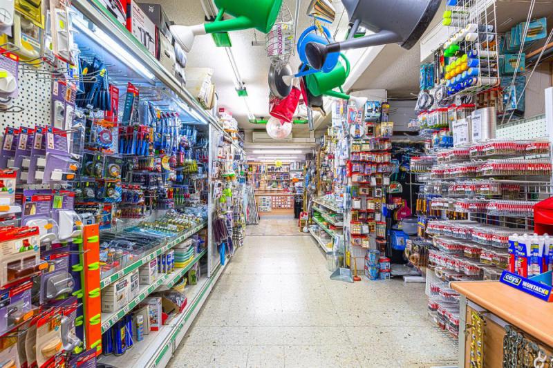 Local Comercial en venta en  Puentelarra, Villa de Vallecas, Madrid