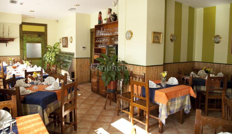 Se vende local (antiguo bar restaurante)