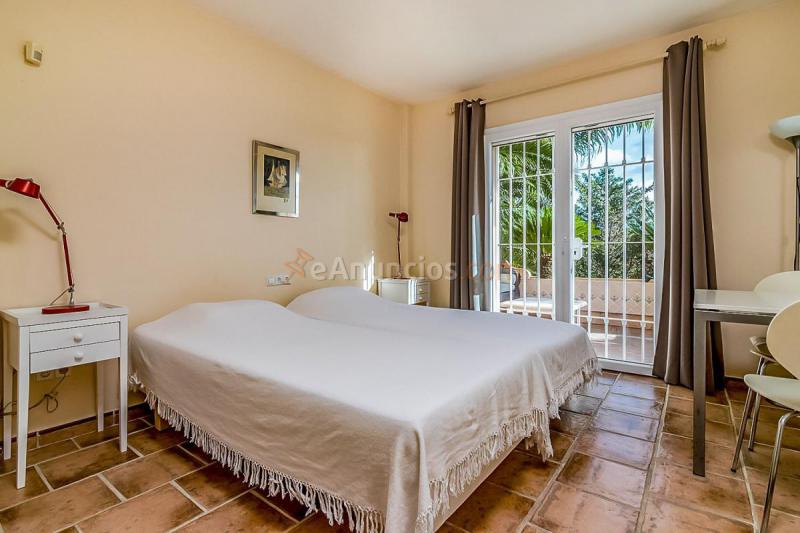 Adosado en venta en  Rio Real-Los Monteros, Marbella