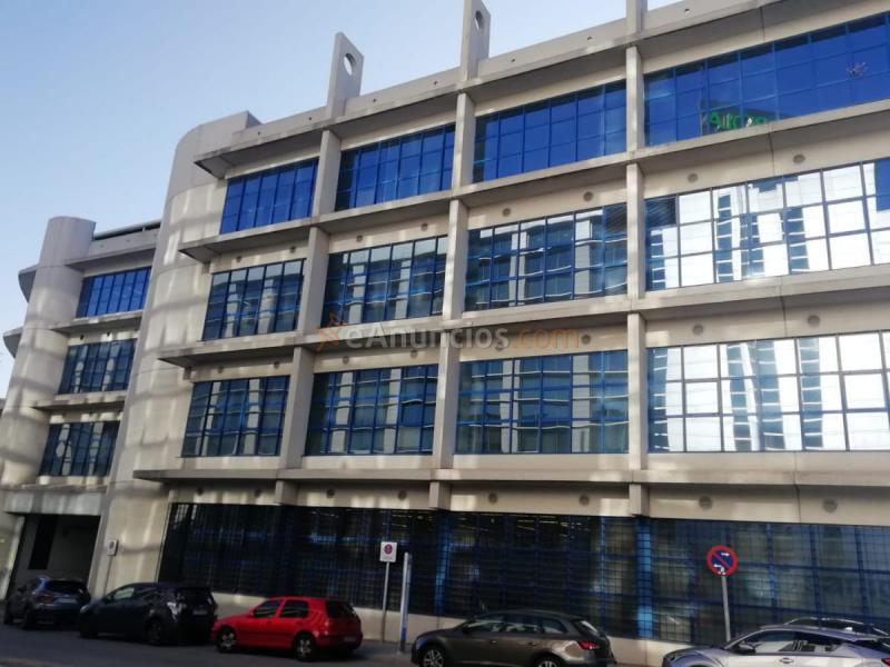 Edificio en venta en  Hortaleza, Madrid