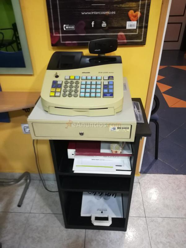 Alquilo peluquería totalmente amueblada