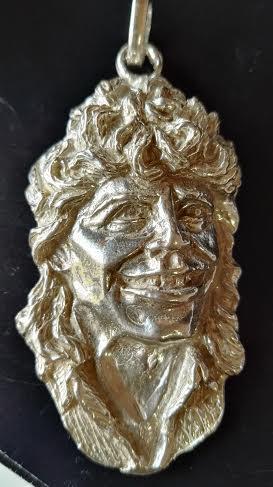 COLGANTES CAMARON en oro y plata