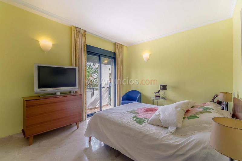 Adosado en venta en  Benamara-Atalaya, Estepona