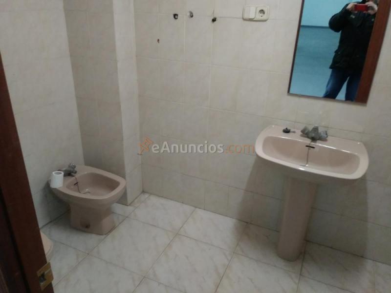 Venta bajo comercial reformado