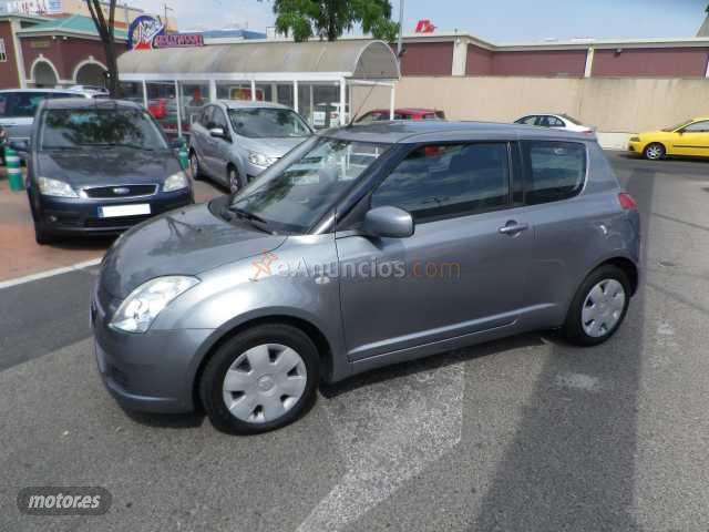 Suzuki Swift 1.3DDiS GL GL de 2006 con 190.000 Km por 5.500 EUR. en Madrid