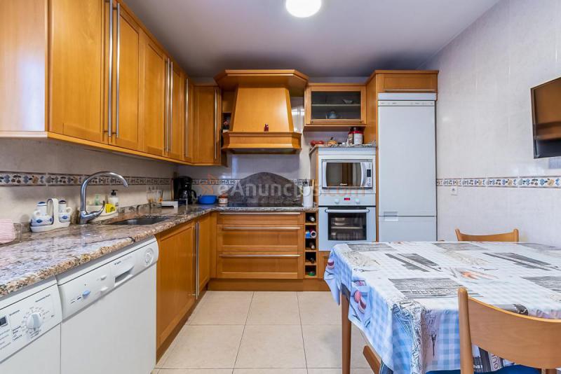 Adosado en venta en  Torres de la Alameda