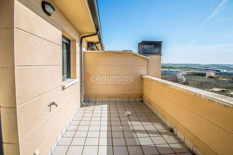 Adosado en venta en  Viana