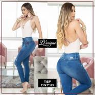 Gran variedad de ropa  moderna