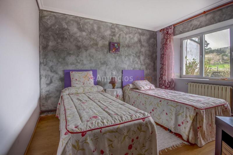 Adosado en venta en  Udias