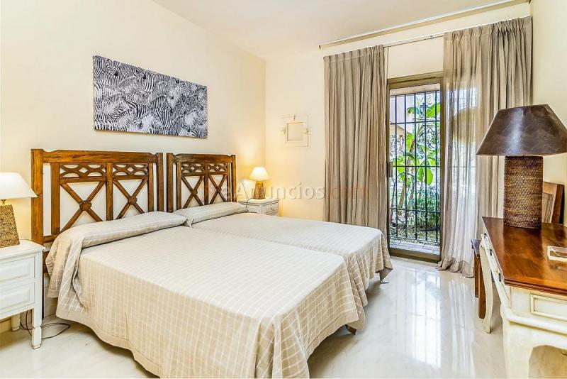 Apartamento en venta en  Benamara-Atalaya, Estepona