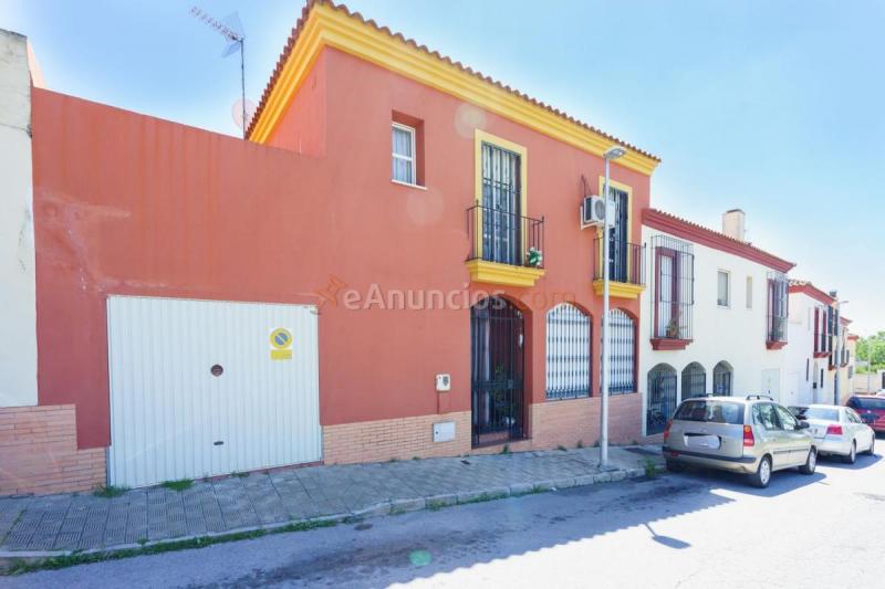 Adosado en venta en  Coria del Río