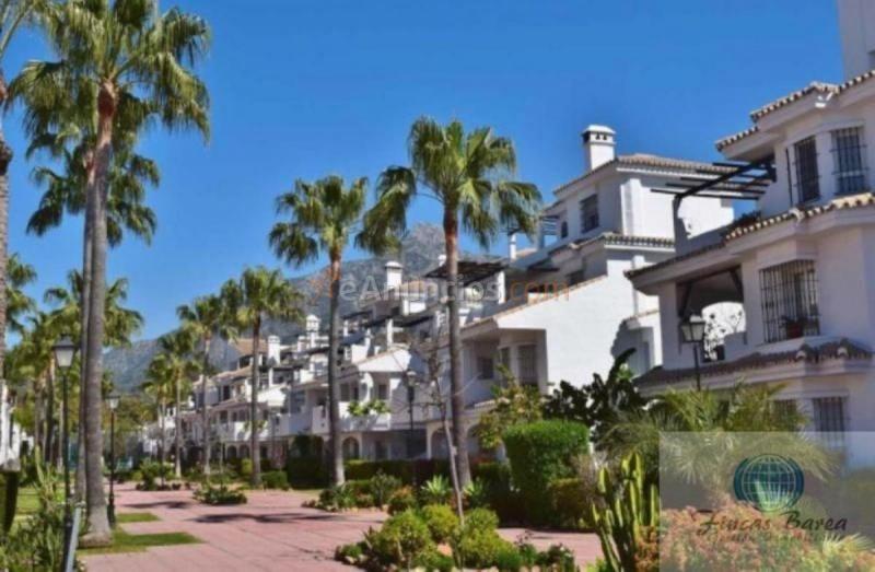 Casa en venta en  Urbanización Los Naranjos de Marbella, Nueva Andalucía, Marbella