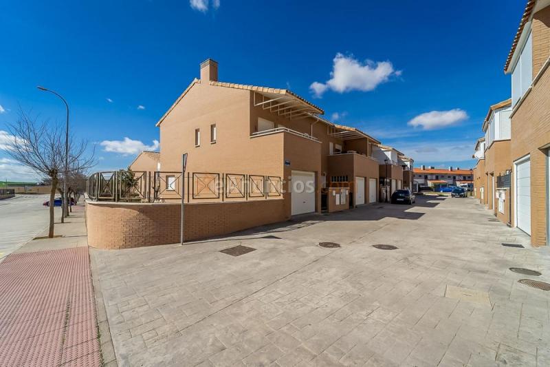 Adosado en venta en  Torija