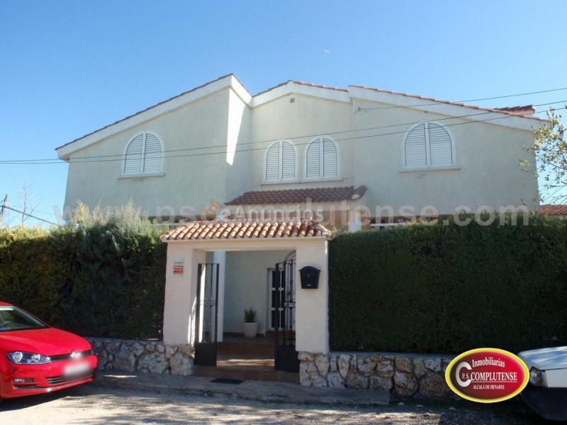 Adosado en venta en  Armuña de Tajuña