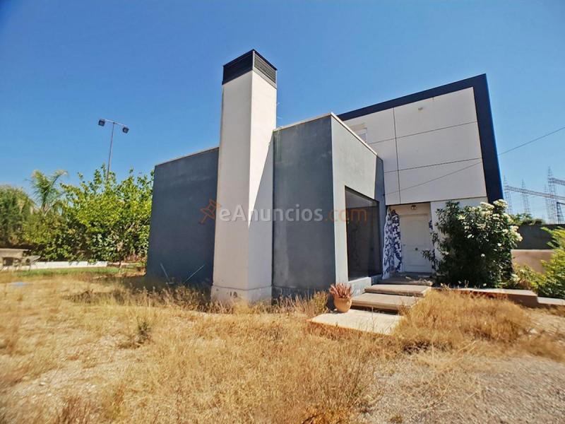 Adosado en venta en  Entrepinos, L'Eliana