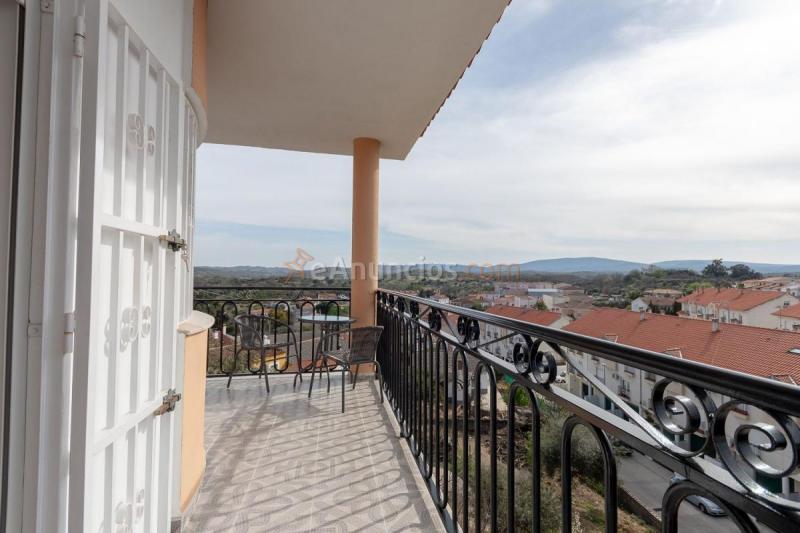 Adosado en venta en  Valencia de Alcántara