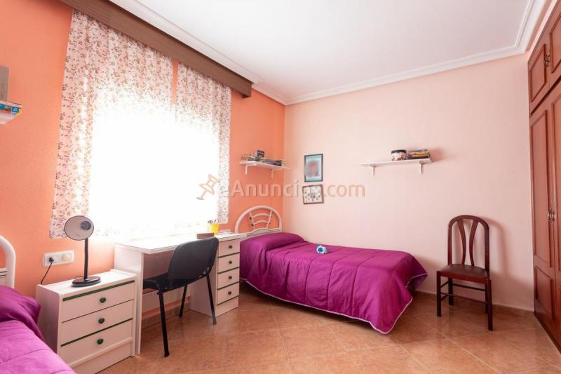 Adosado en venta en  Valencia de Alcántara