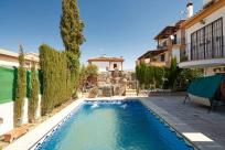 Adosado en venta en  La Zubia