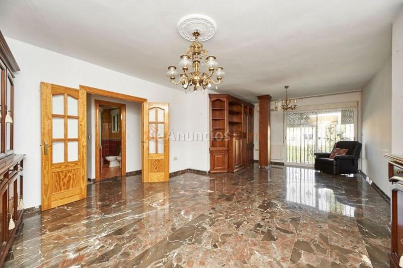 Adosado en venta en  La Zubia