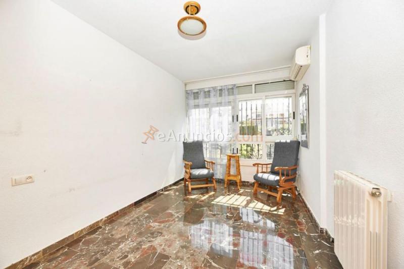 Adosado en venta en  La Zubia