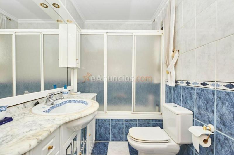 Adosado en venta en  La Zubia