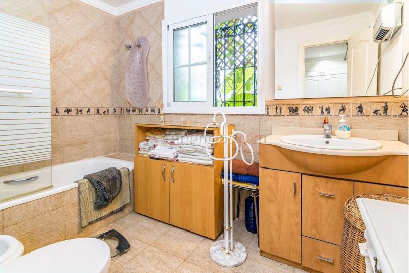 Adosado en venta en  Rio Real-Los Monteros, Marbella