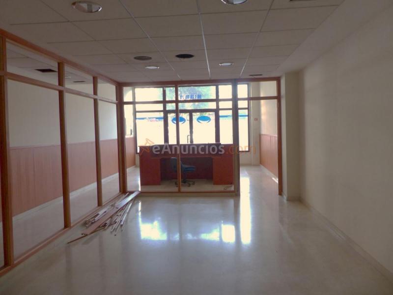 Local Comercial en alquiler en  Núcleo Urbano, La Pobla de Vallbona