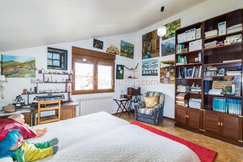 Adosado en venta en  Valverde de la Virgen