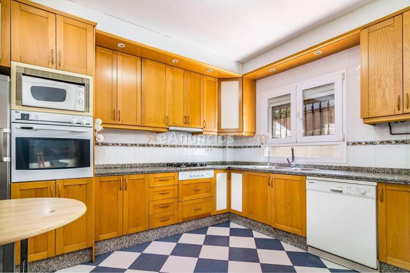 Adosado en venta en  Benajarafe