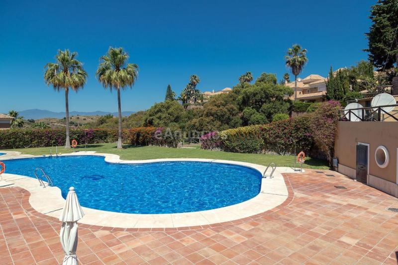 Adosado en venta en  Las Chapas-El Rosario, Marbella