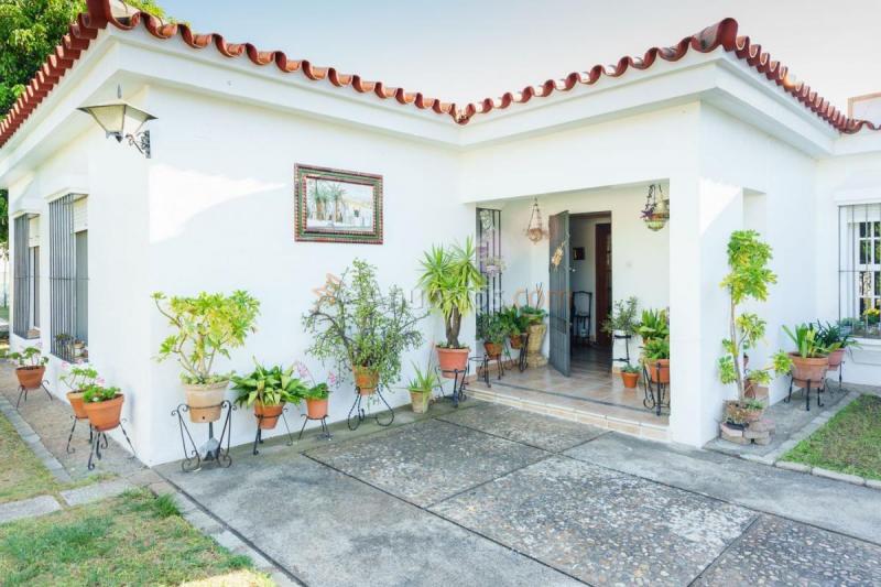 Adosado en venta en  Carrion de los Céspedes