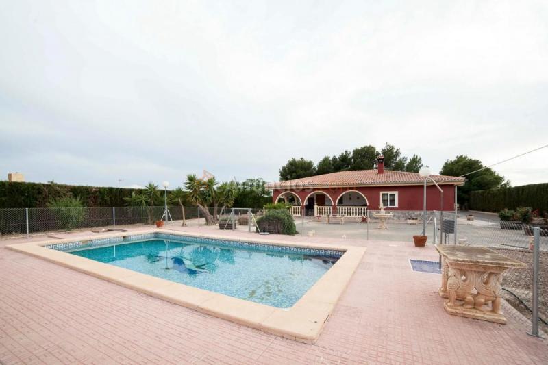 Adosado en venta en  Agost