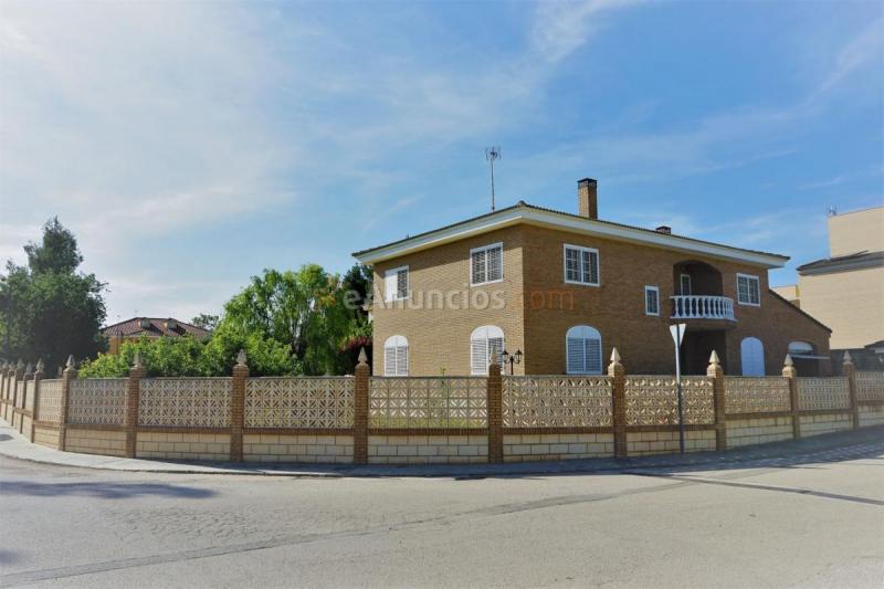 Adosado en venta en  Olivo, Requena