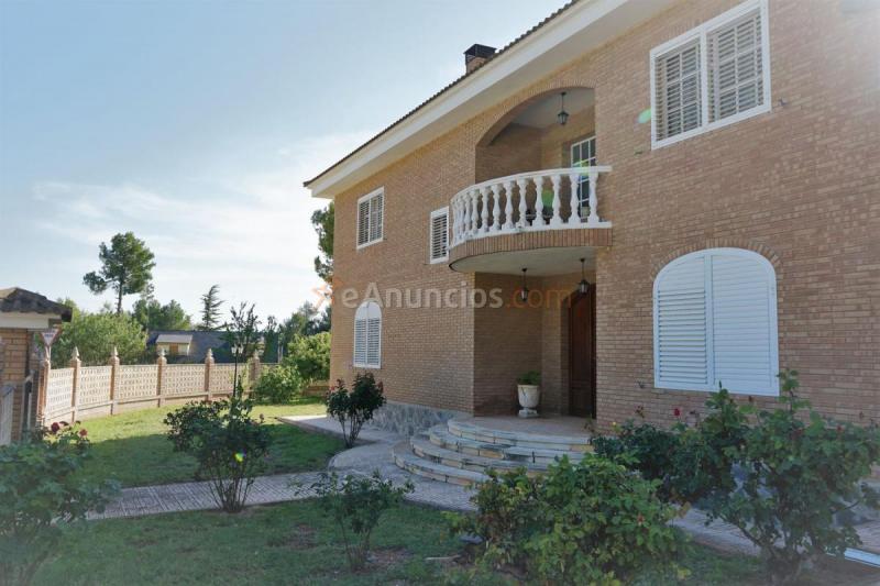 Adosado en venta en  Olivo, Requena