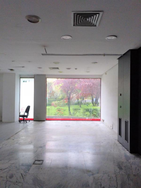 Local Comercial en venta en  Ciudad Lineal, Madrid