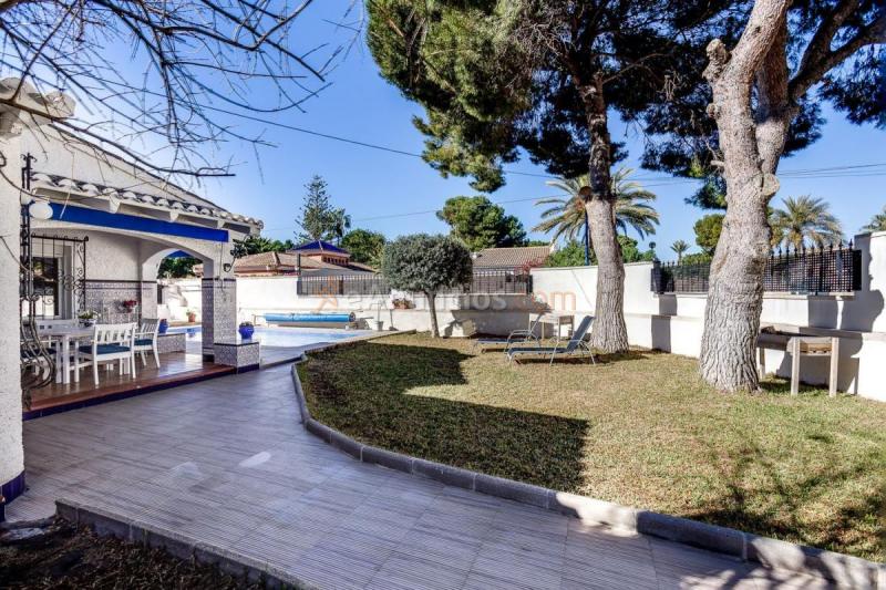 Casa en venta en Calle Carabela, Orihuela Costa, Orihuela