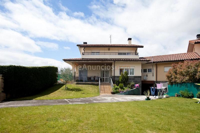 Adosado en venta en  Condado de Treviño