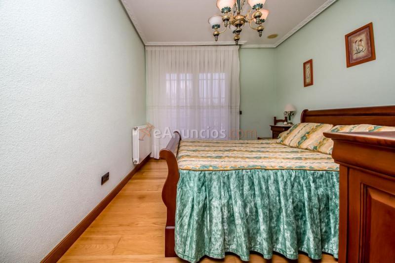 Adosado en venta en  Castañares de Rioja