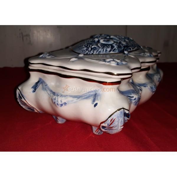 JOYERO DE PORCELANA  CAPODIMONTE ITALY