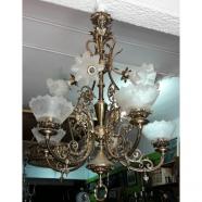 Antigua lámpara de gas electrificada y restaurada