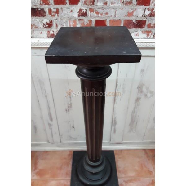 Columna de madera de nogal, primer cuarto del siglo XX