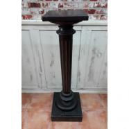 Columna de madera de nogal, primer cuarto del siglo XX