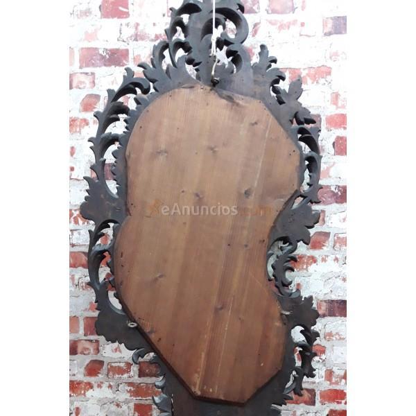 Marco de espejo tallado de madera de nogal, estilo Luis XV, siglo XIX