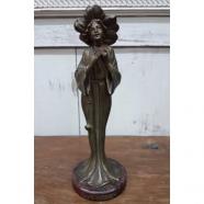 Escultura modernista Capucine de Van Grutten siglo XIX